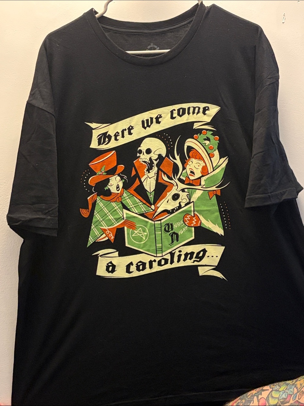 Black 'Here We Come a Caroling' Graphic Tee horror Christmas